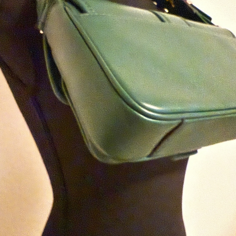 Michael Kors Colby Medium Shoulder Bag in Bosco (Green) - Picture 6 of 11